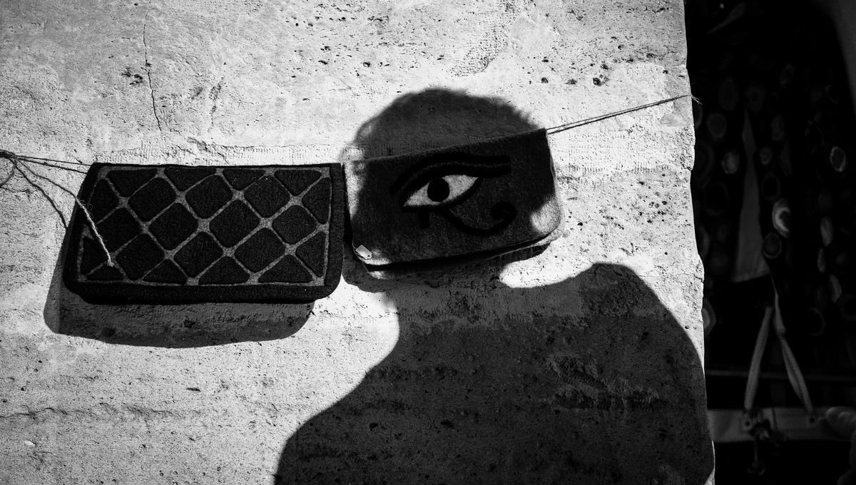 Echo of the Gaze