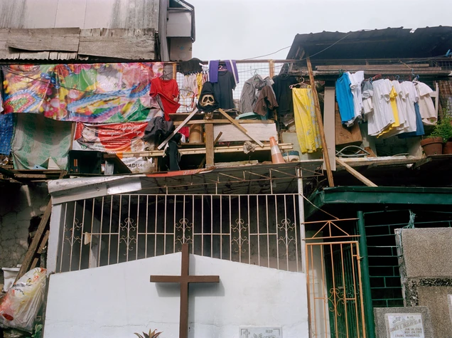 DEATH AND COLOUR - South Manila, Pasay cimetery. 30-08-2016